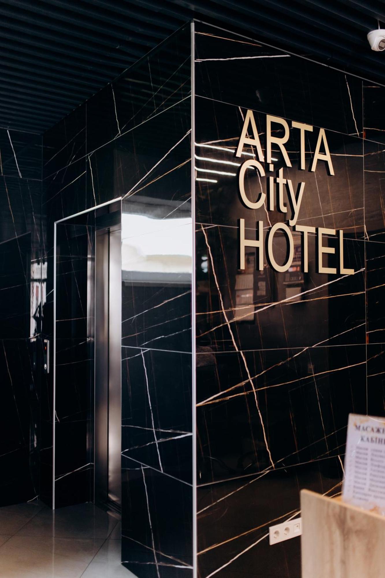 Arta City Hotel Yavoriv  ภายนอก รูปภาพ