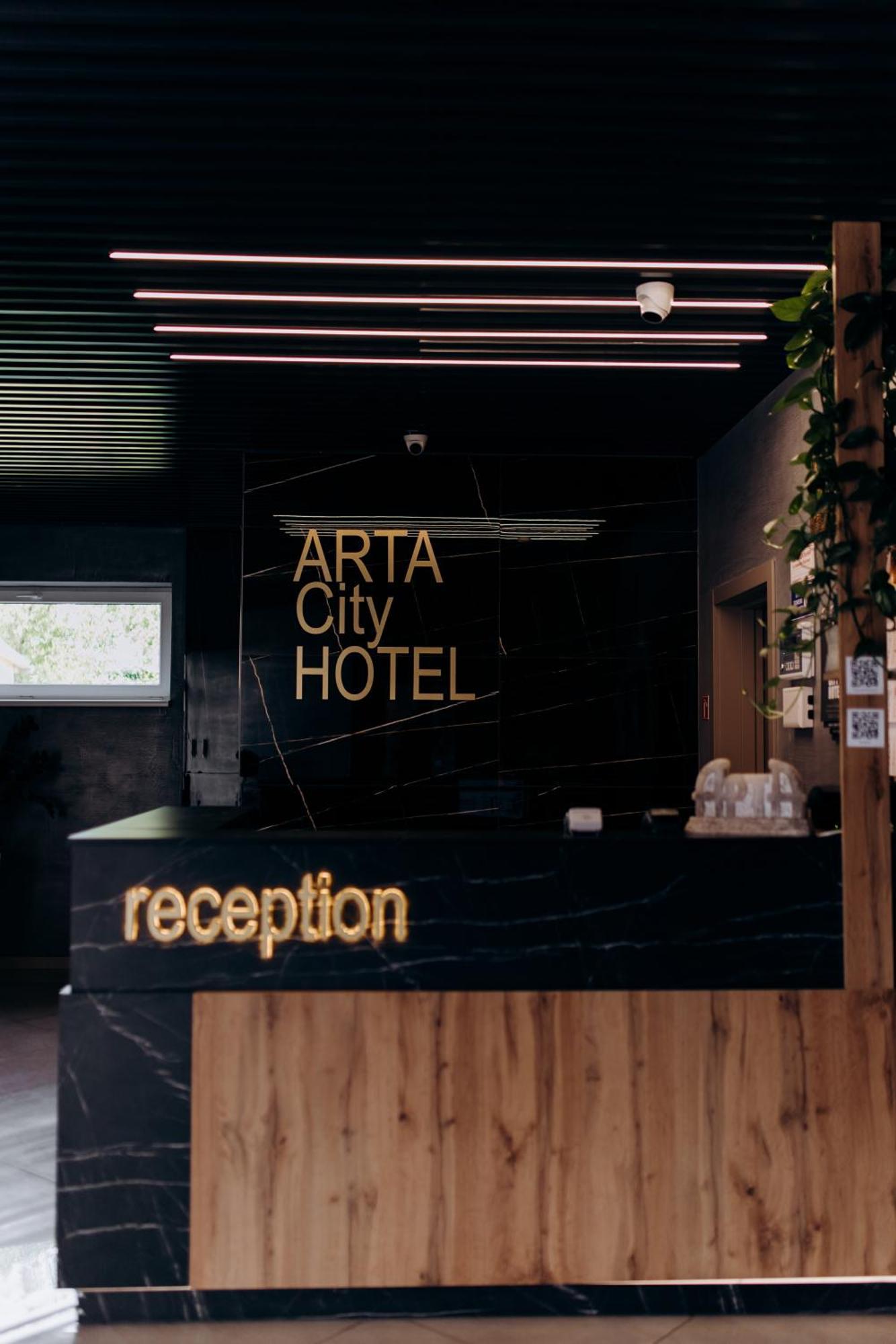 Arta City Hotel Yavoriv  ภายนอก รูปภาพ