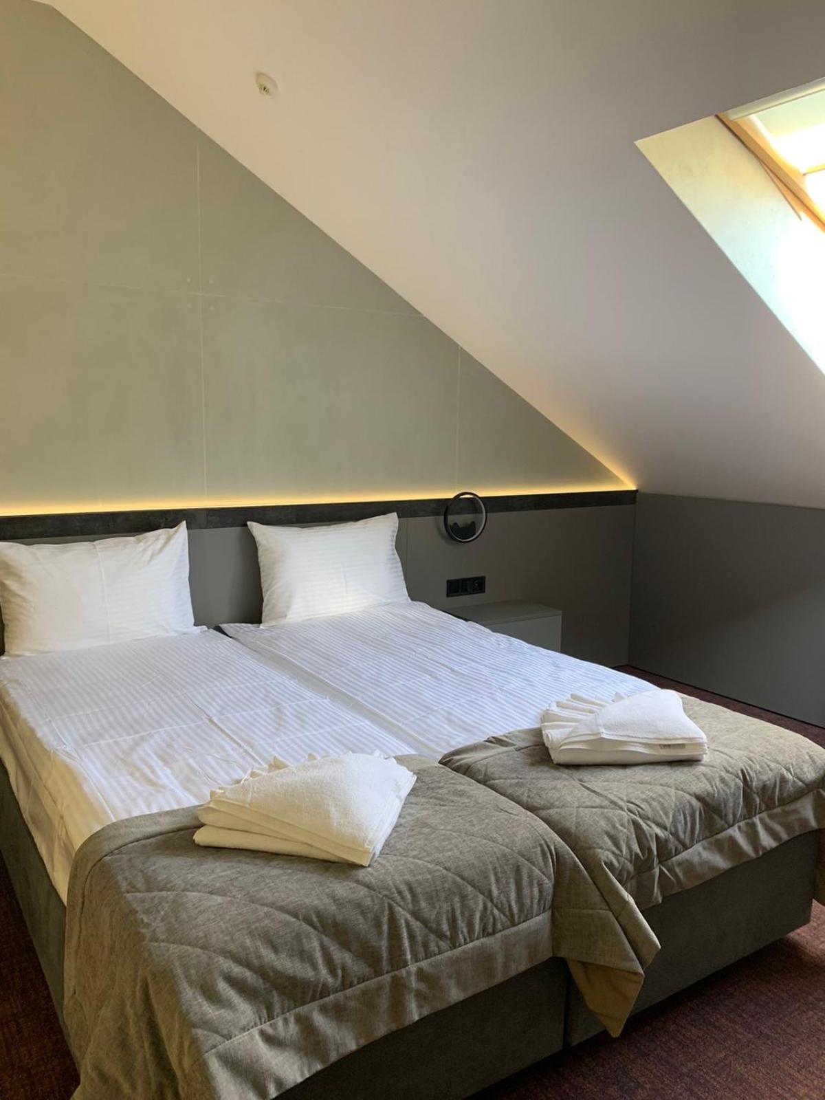 Arta City Hotel Yavoriv  ภายนอก รูปภาพ