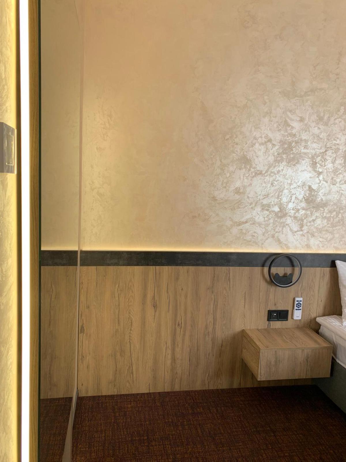 Arta City Hotel Yavoriv  ภายนอก รูปภาพ