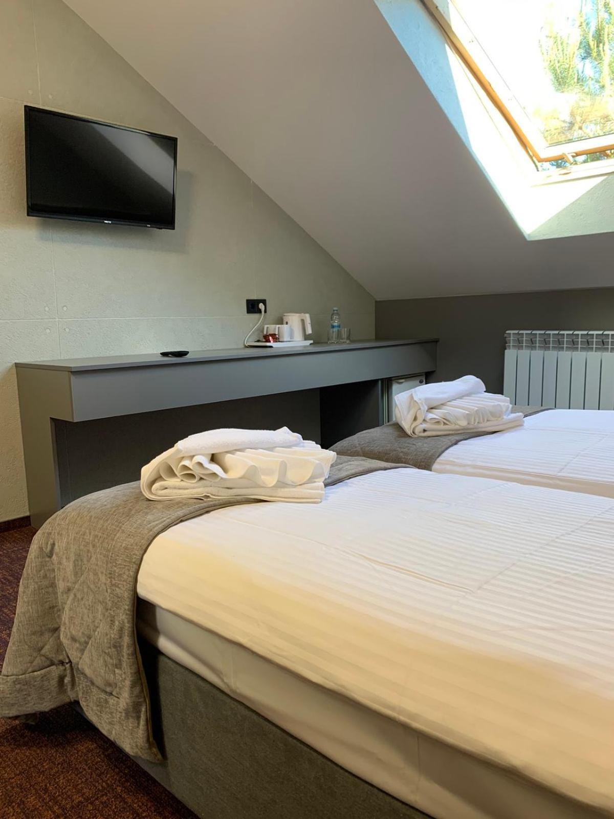 Arta City Hotel Yavoriv  ภายนอก รูปภาพ