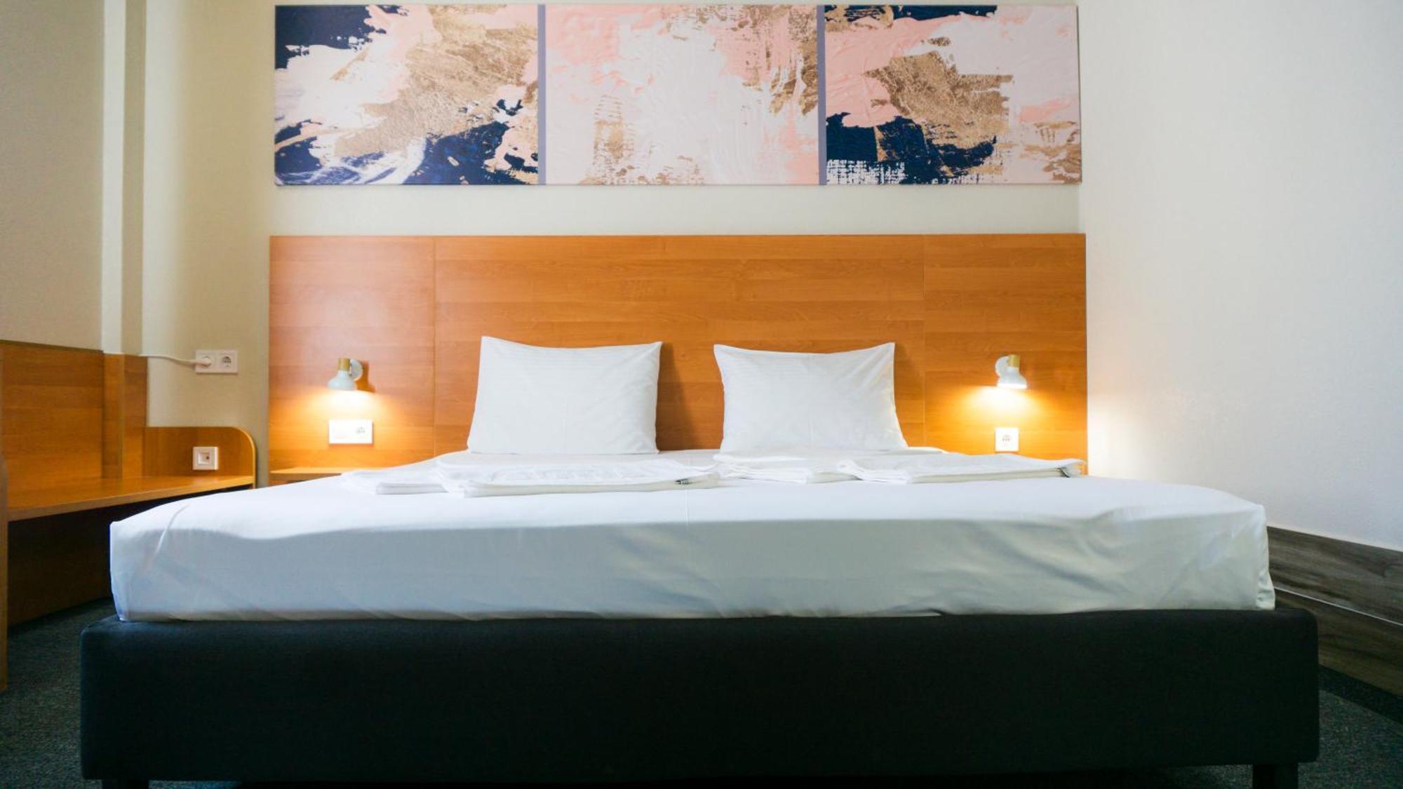 Arta City Hotel Yavoriv  ภายนอก รูปภาพ