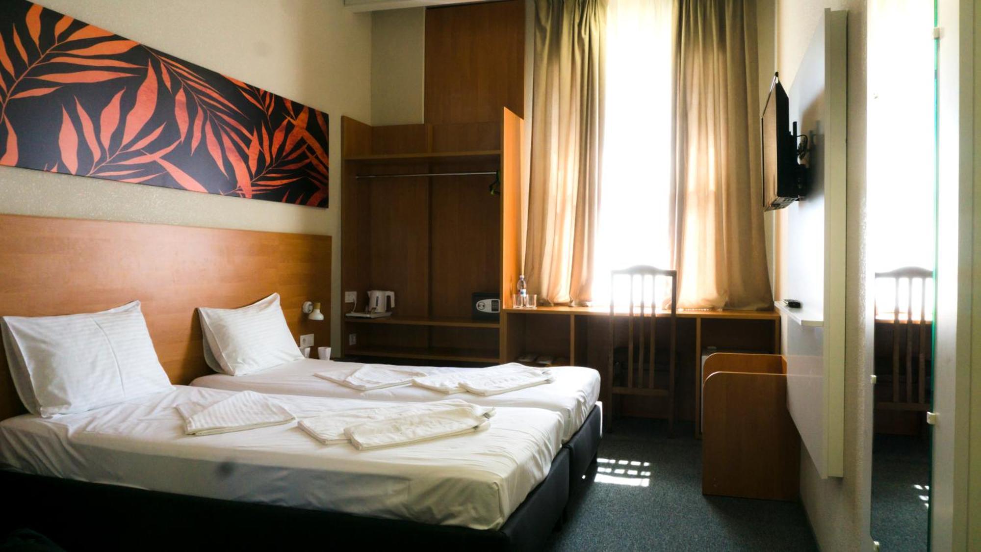 Arta City Hotel Yavoriv  ภายนอก รูปภาพ