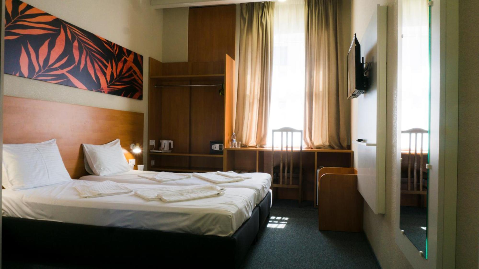 Arta City Hotel Yavoriv  ภายนอก รูปภาพ
